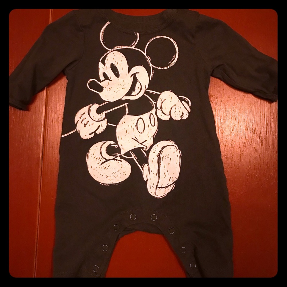 New born Mickie Mouse onesie
